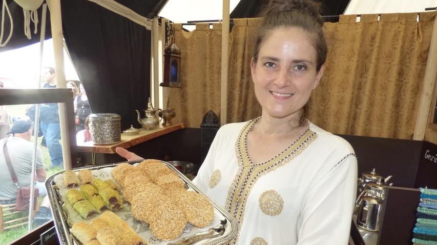 Nadja Thiem hat sich einen Traum erfüllt und sich mit ihrem Mann Karsten mit einem orientalischen Gebäck- und Mokkastand selbstständig gemacht und ist ebenfalls das erste Mal dabei.