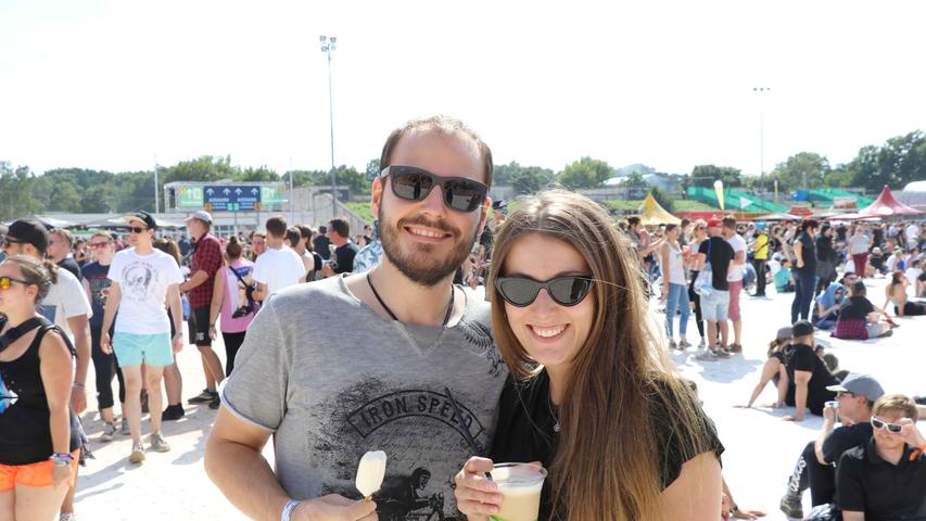 Sonnenbrillen auf! Rock-im-Park-Fans feiern am Freitag den Festival-Start