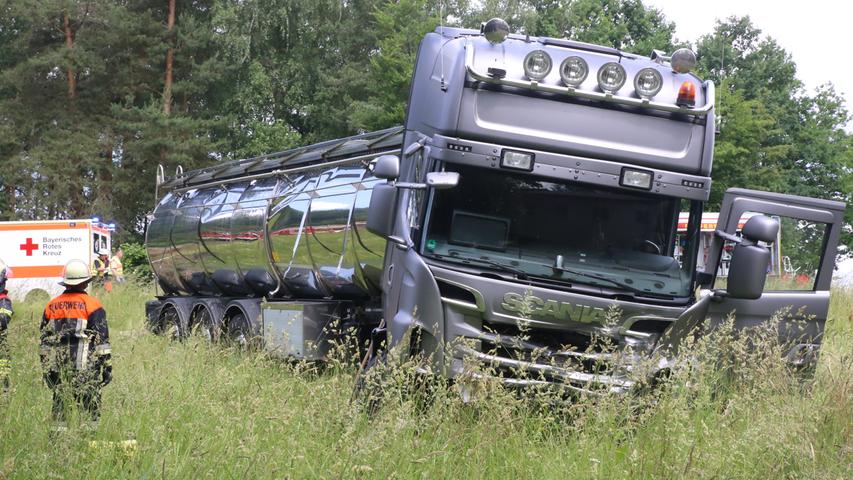 Tödlicher Unfall: Autofahrer kollidiert bei Kammerstein mit Tanklaster