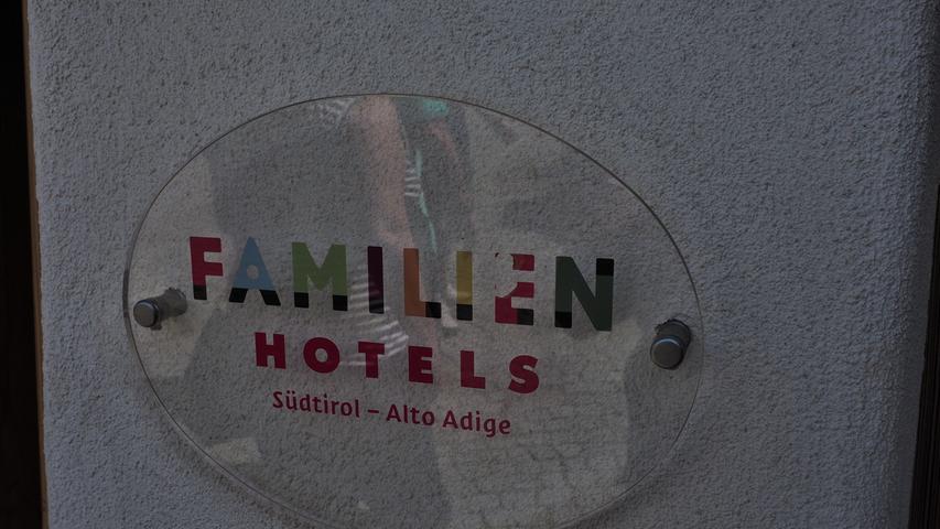 An diesem Logo erkennt man die Familienhotels Südtirol, die alle bestimmte Standards erfüllen müssen.
