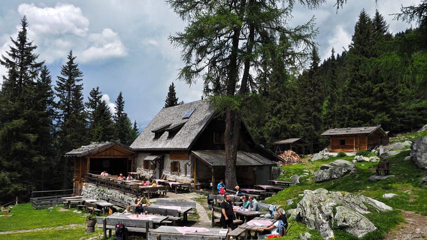 Die Ifinger Hütte am Taser Höhenweg ist eine der schönsten Hütten der Alpen - ein echter Kraftort.