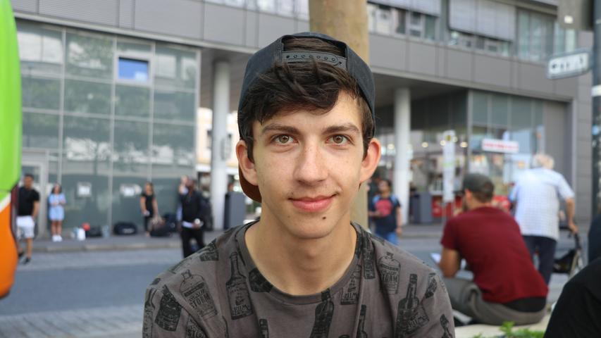 Maciej (19) ist aus Polen nach Deutschland gekommen - weniger für Rock im Park, als für eine bestimmte Band. 