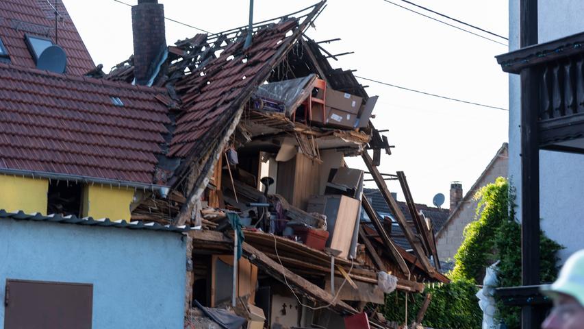 Wohnhauswand stürzt ein: Vier Verletzte nach Verpuffung