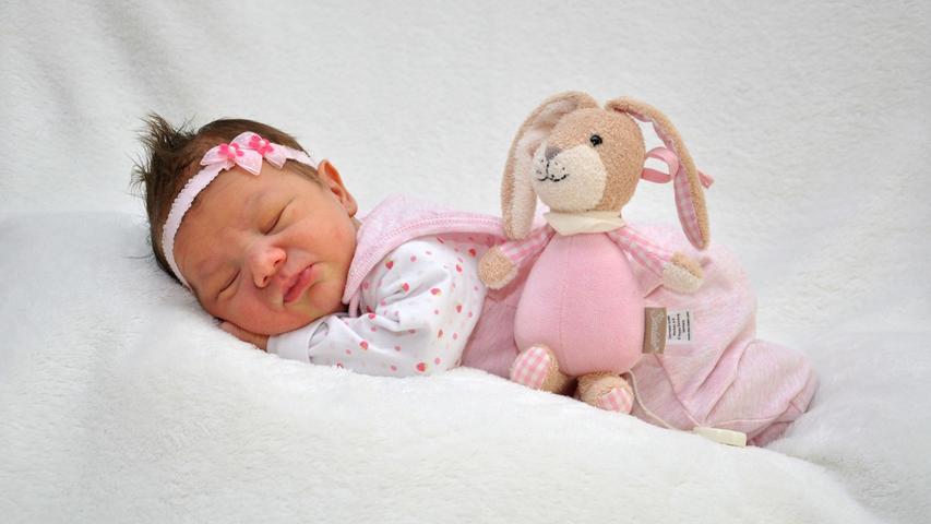 Ein echtes Juni-Kind ist die kleine Josephin: Das Mädchen wurde am 1. Juni im Klinikum Hallerwiese geboren. Sie war 54 Zentimeter groß und wog 3130 Gramm.