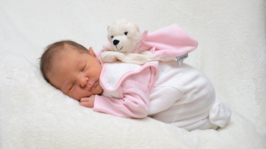 Willkommen bei uns: Die kleine Lara ist am 1. Juni in der Hallerwiese geboren. Sie wog dabei 3260 Gramm und war 52 Zentimeter groß.