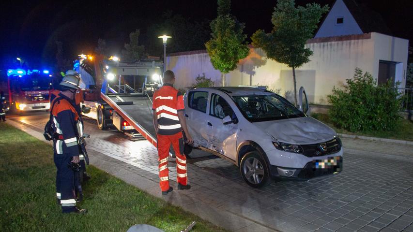 Schwarzenbruck: Dacia nimmt VW die Vorfahrt und überschlägt sich