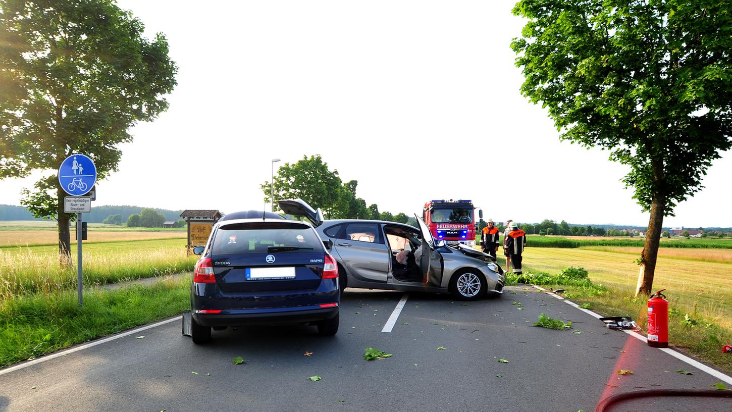 Untermembach: BMW-Fahrer knallt gegen Baum