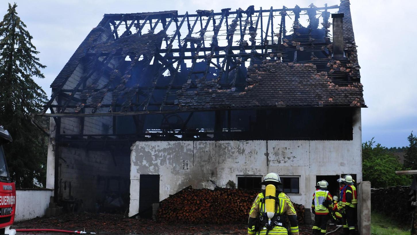 Diese Scheune ist am Donnerstag in Heroldsbach in Flammen aufgegangen.