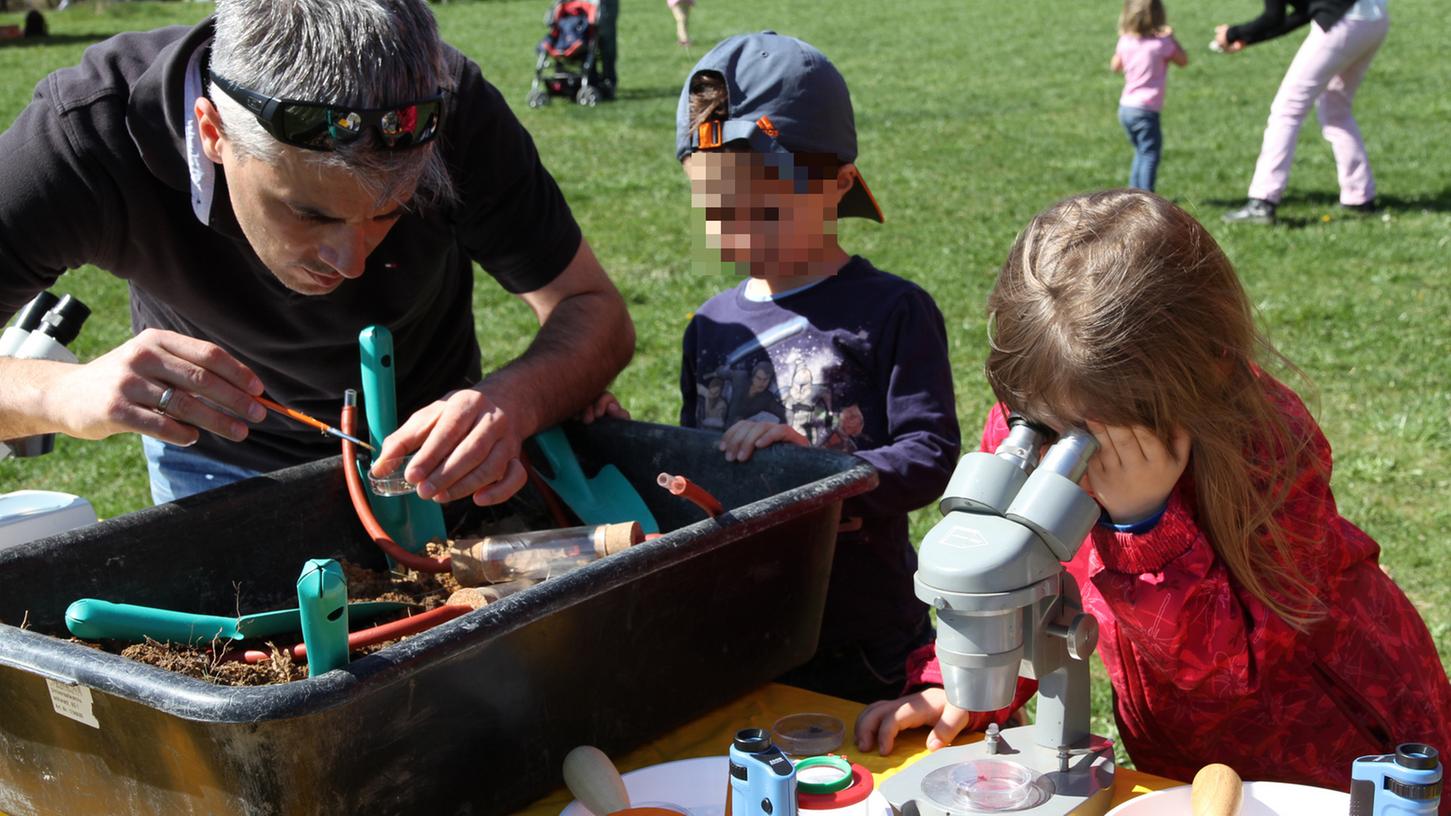 Der Saisonauftakt in der Umweltstation Lias-Grube in Unterstürmig ist mit einem Eröffnungsfest gebührend gefeiert worden. Vor allem Familien mit Kindern nahmen am vielfältigen Angebot auf dem Freigelände teil.