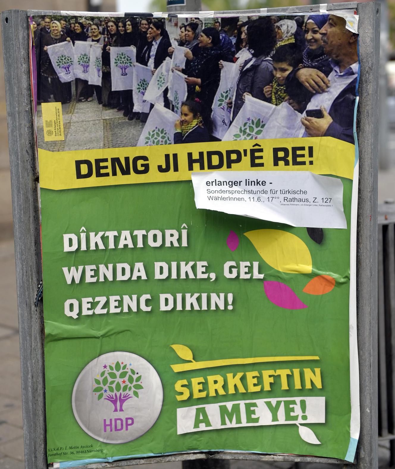 Linke Uberkleben In Erlangen 60 Wahlplakate Erlangen Nordbayern De