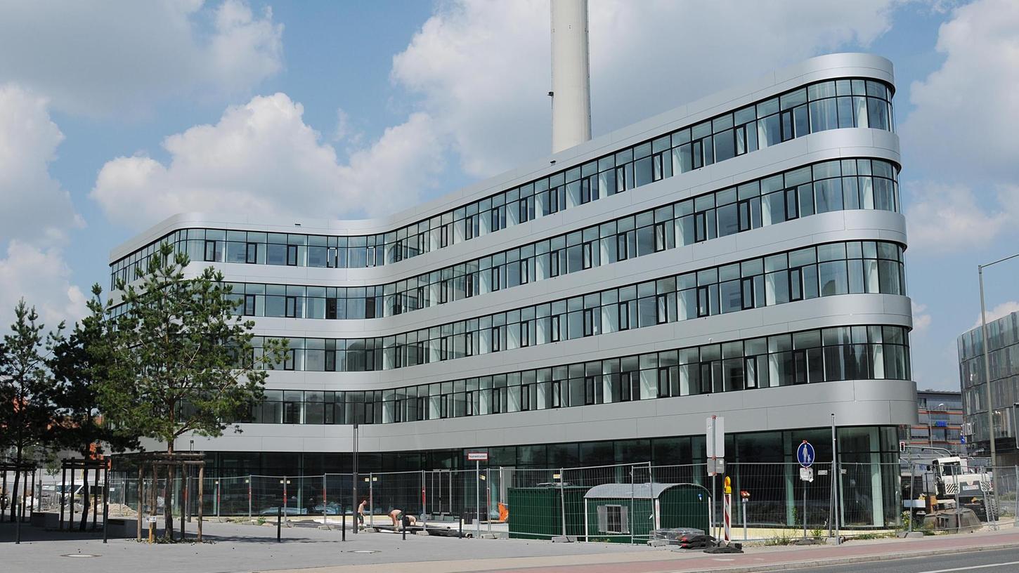 Der Neubau des Landratsamtes Erlangen-Höchstadt hebt sich von üblichen Behörden-Neubauten wohltuend ab.
