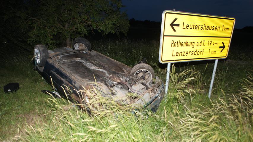 Von Fahrbahn abgekommen: Auto überschlägt sich bei Leutershausen