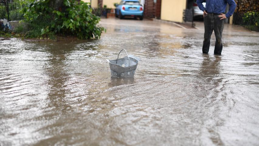 Unwetter setzt Teile von Postbauer-Heng unter Wasser