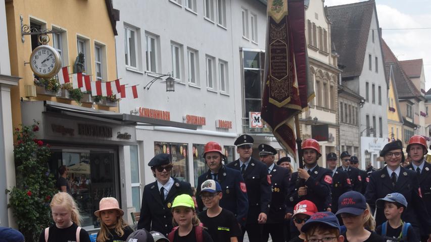 150 Jahre Feuerwehr Forchheim: Pure Einsatzkraft beim Umzug
