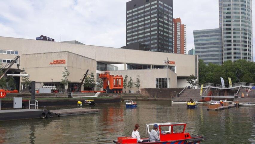 Das Maritiem Museum in Rotterdam ist eines der bedeutendsten Museen der Niederlande und bietet vor allem Familien jede Menge Spannung, Spaß und Spiel. Zum Beispiel mal selbst ein Boot zu lenken.