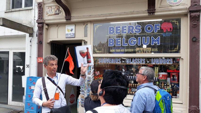 Das sagt zumindest Stadtführer Bob, der sich bestens in Antwerpen auskennt. Die belgischen Biere sind nämlich weltberühmt. "Probieren Sie! Sie müssen ja heute nicht mehr fahren!", sagt Bob.