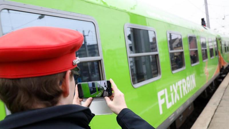 Unter dem Namen "Flixtrain" bietet Flixmobility seit März 2018 neben Busfahrten auch Reisen auf der Schiene an.