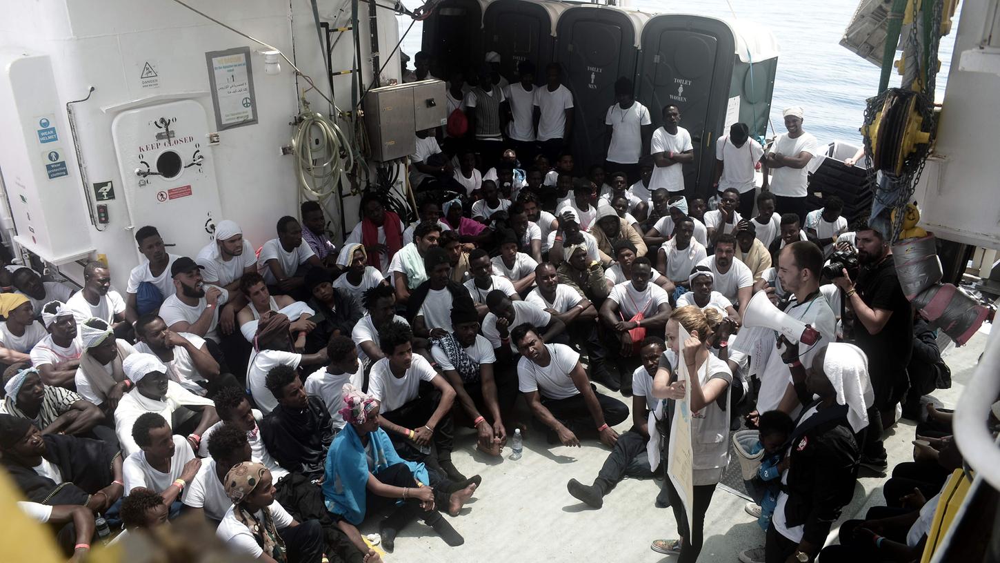 Italien sperrt Hafen für Flüchtlings-Rettungsschiff 