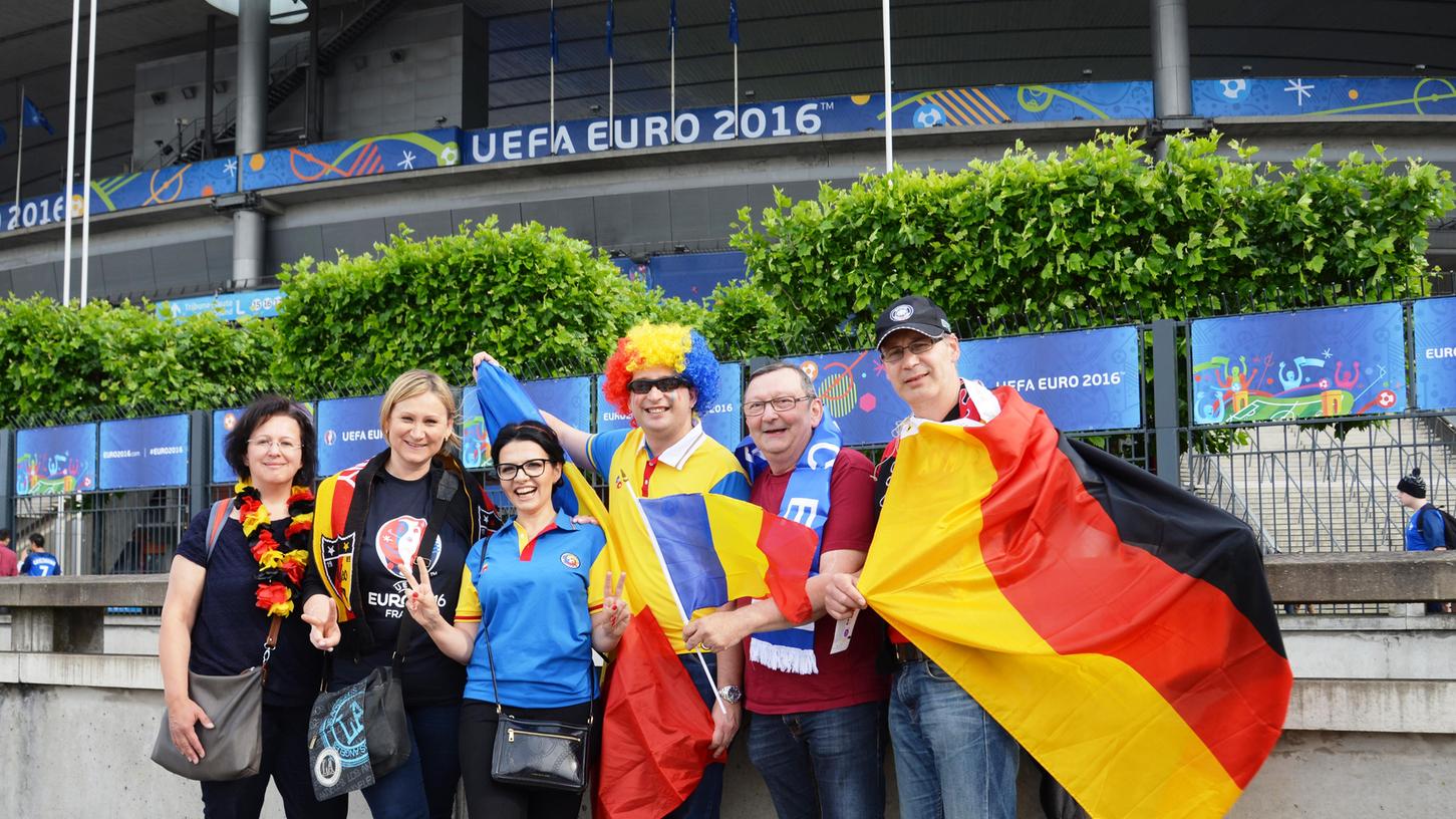 Wir suchen Fans, die die WM vor Ort in Russland verfolgen. Mit dabei ist zum Beispiel Wolfgang Hellmann, CSU-Stadtrat aus Röthenbach an der Pegnitz (2.v.r.). Diese Aufnahme zeigt ihn bei der EM 2016 vor dem Stade de France in Paris. Wir suchen Fans, die die WM vor Ort in Russland verfolgen. Mit dabei ist zum Beispiel Wolfgang Hellmann, CSU-Stadtrat aus Röthenbach an der Pegnitz (2.v.r.). Diese Aufnahme zeigt ihn bei der EM 2016 vor dem Stade de France in Paris.