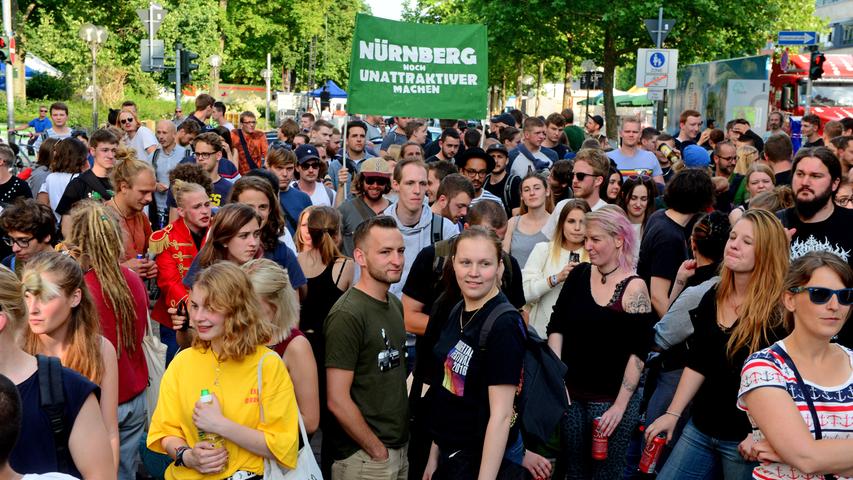FOTO: Hans-Joachim Winckler DATUM: 15.6.2018..MOTIV: Protestgarten - Auftakt Demo für mehr Freiraum für Jugendkultur und weniger Reglementierung durch Stadt und Ordnungskäfte