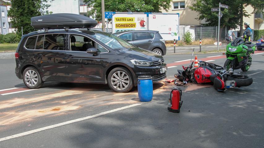 Autofahrer nimmt Biker in Nürnberg die Vorfahrt