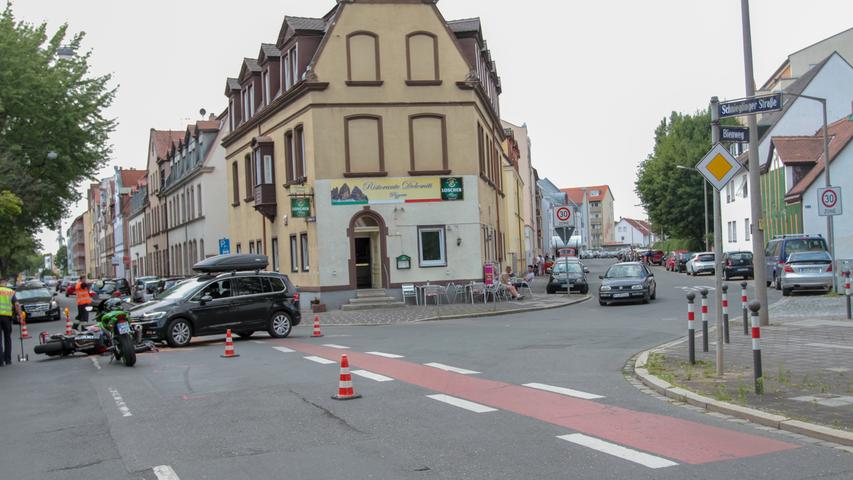 Autofahrer nimmt Biker in Nürnberg die Vorfahrt