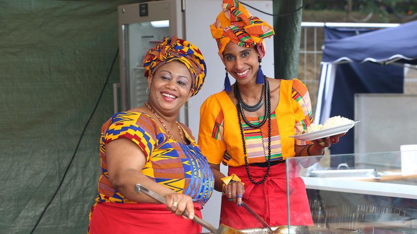 So bunt! Das Afrika-Festival unter der Theodor-Heuss-Brücke