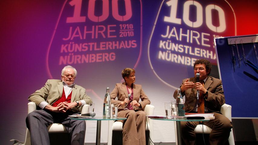 Podiumsdiskussion mit Hermann Glaser bei der 100-Jahr-Feier des Künstlerhauses, 2010.