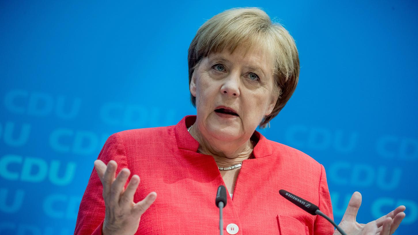 Angela Merkel pocht auf eine EU-weite Lösung für die Migrationspolitik finden. Das bekräftigte sie bei der Pressekonferenz in Berlin.
