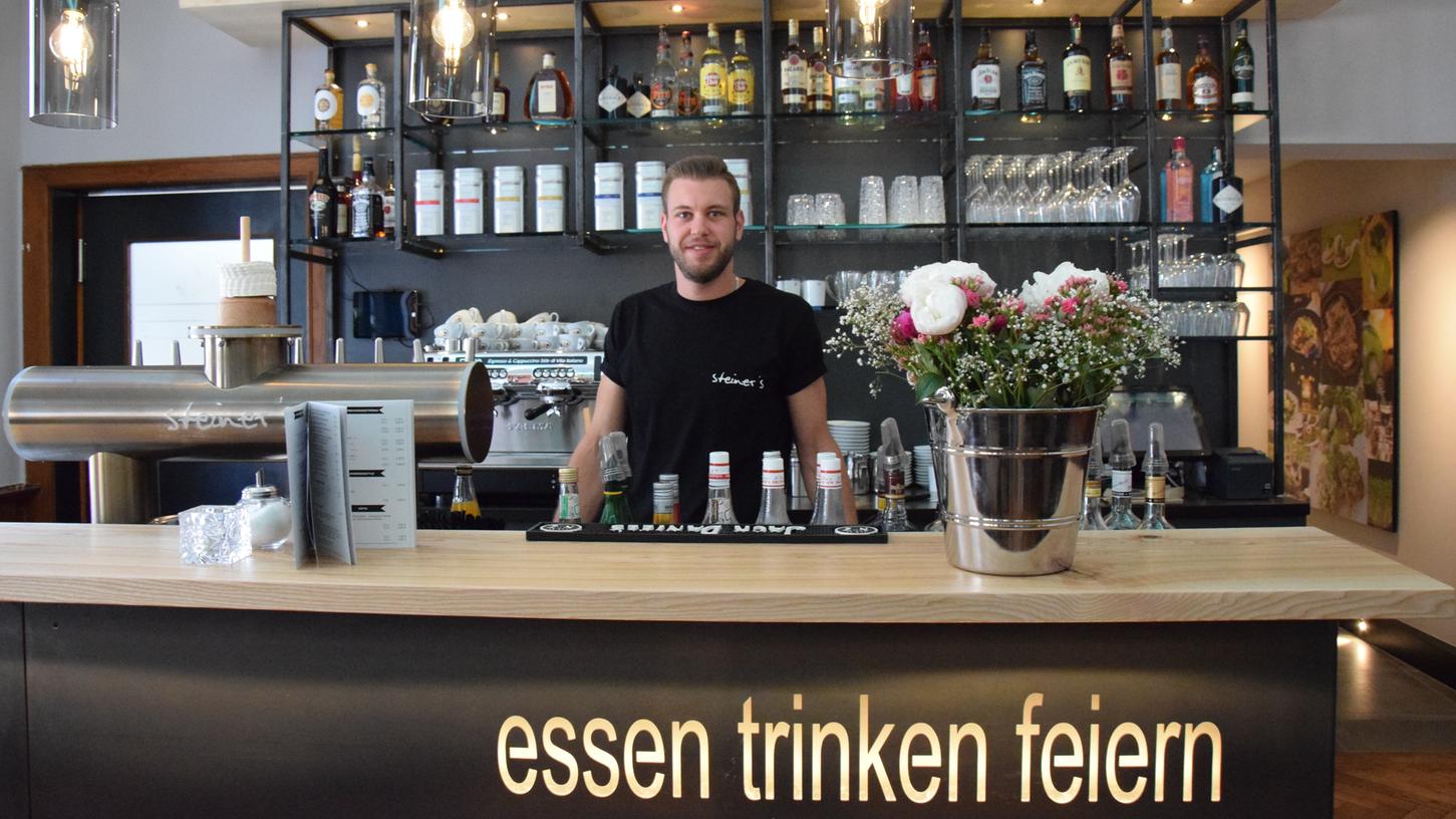Tassilo Steiner hinter dem Tresen in der Tucherstraße. Tassilo Steiner hinter dem Tresen in der Tucherstraße.