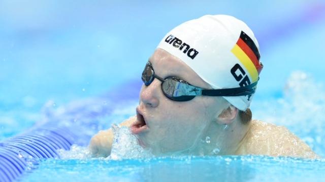 Josia Topf von der SSG 81 Erlangen bei den Internationalen Deutsche Meisterschaften im Schwimmen für Menschen mit Behinderung.