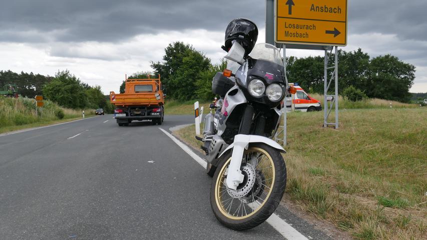 Motorradfahrer nach Überholmanöver schwerverletzt