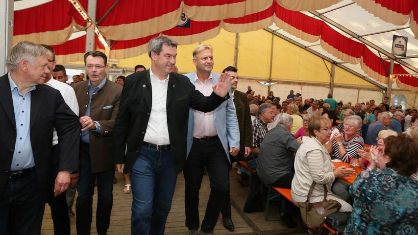 Ministerpräsident Markus Söder besucht die Eibacher Kärwa