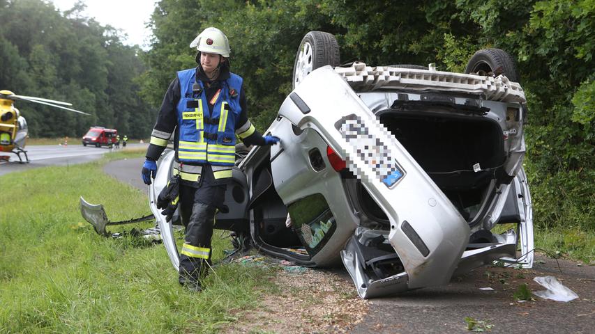 Renault überschlägt sich bei Frensdorf: Fahrerin schwer verletzt