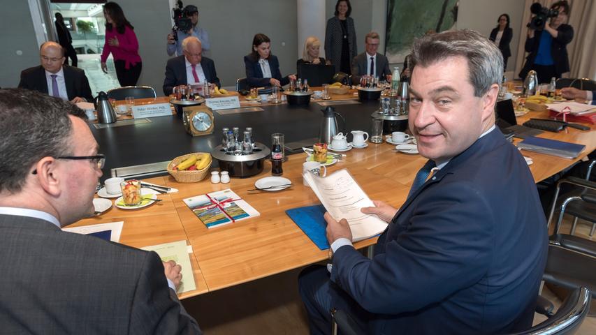 "Das ist eine echte Überraschung. Natürlich habe ich Respekt vor seiner Entscheidung. Uli Maly ist einer der besten Oberbürgermeister in Deutschland und die Lichtgestalt der SPD in Bayern. Ich arbeite sehr gern und vertrauensvoll mit ihm zusammen. Das ist eine echte Zäsur für Nürnberg."