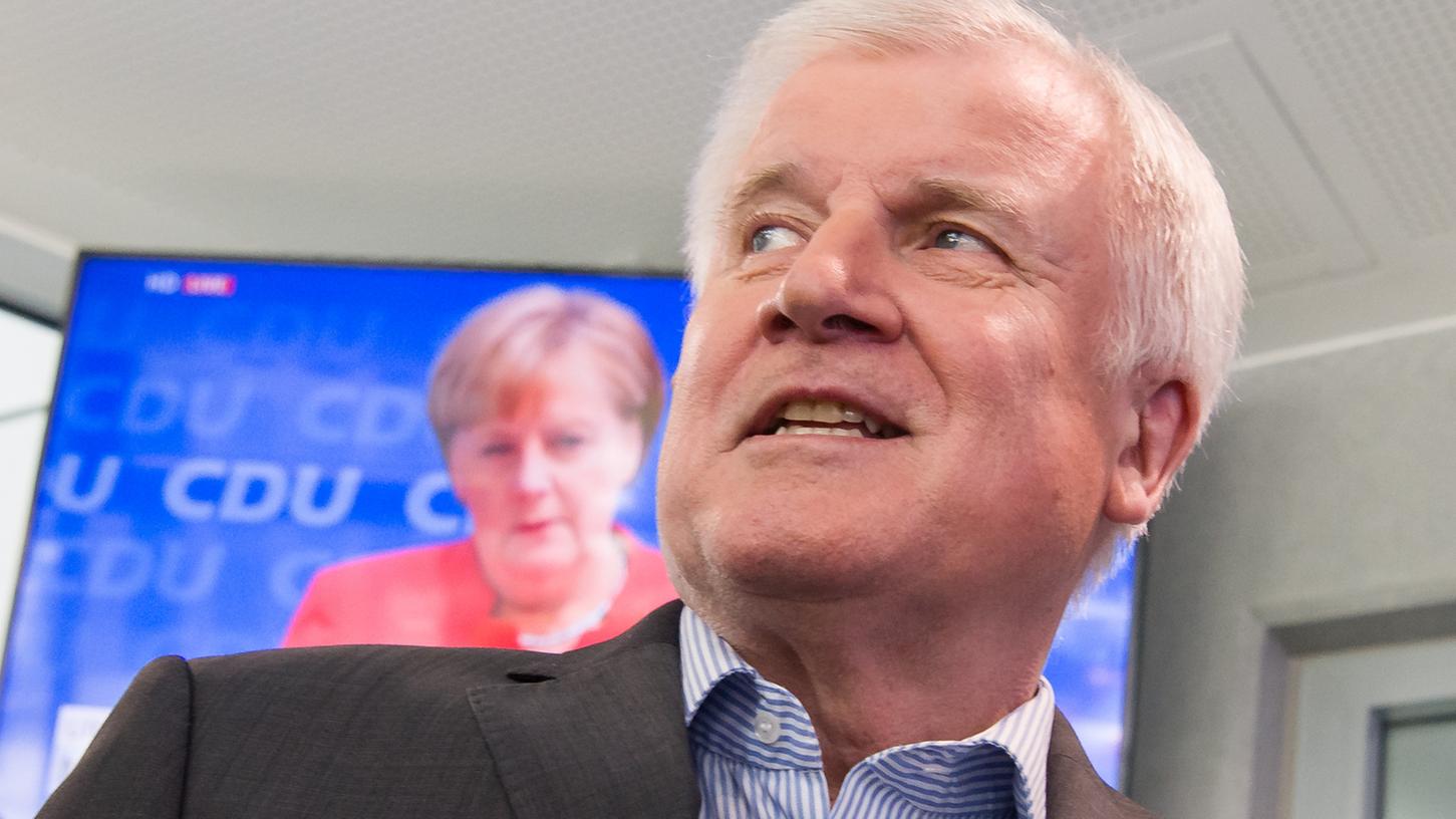 Eine Streitschlichtung in der Union ist weiterhin nicht in Sicht: Von Merkels Richtlinienkompetenz lässt sich Horst Seehofer nicht einschüchtern.