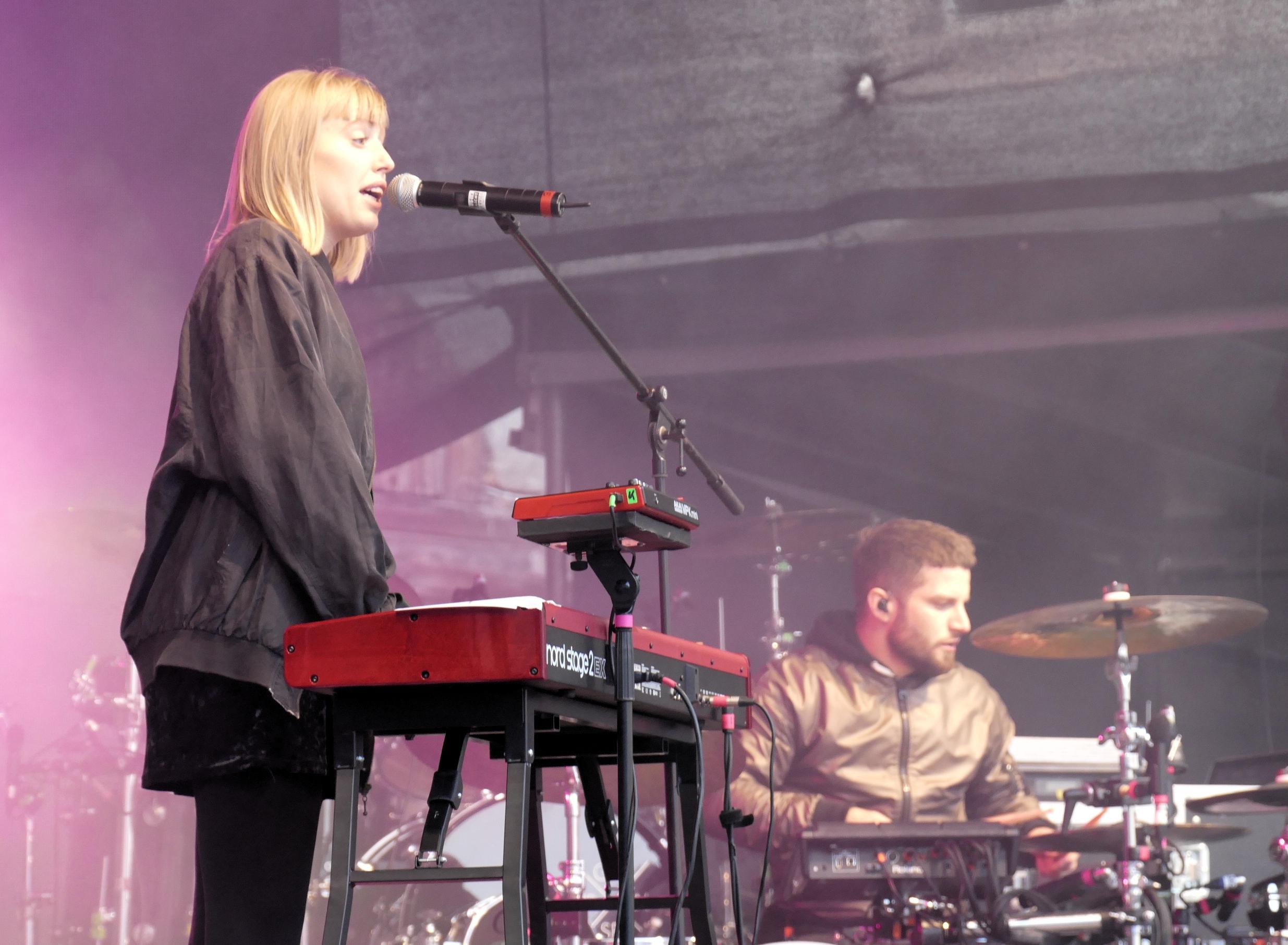glasperlenspiel mit dem fahrrad durch die nacht