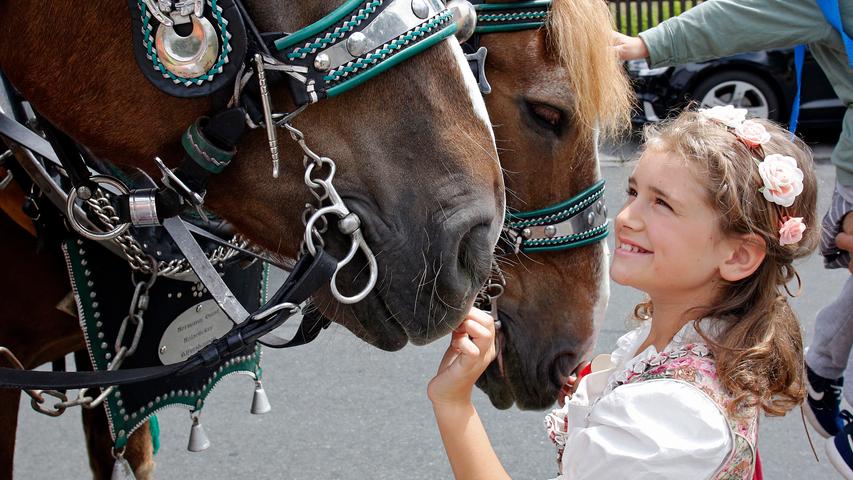 Kleine Gäste und große Pferde: So war der Festzug in Eibach