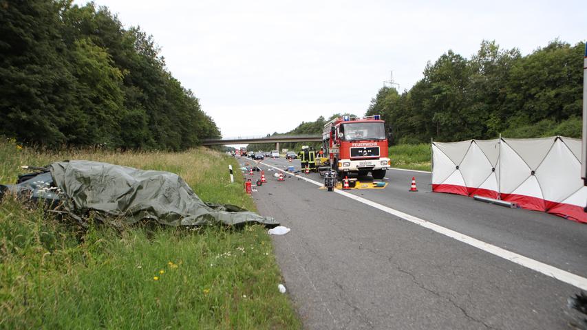 Mann stirbt bei schwerem Unfall auf der A6 nahe Ansbach