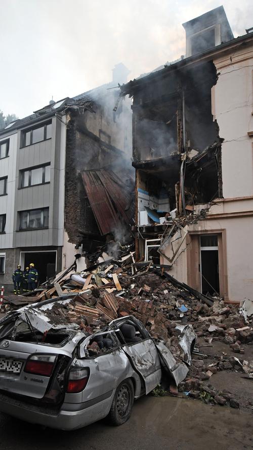 Bilder der Zerstörung: Wohnhaus in Wuppertal kracht zusammen
