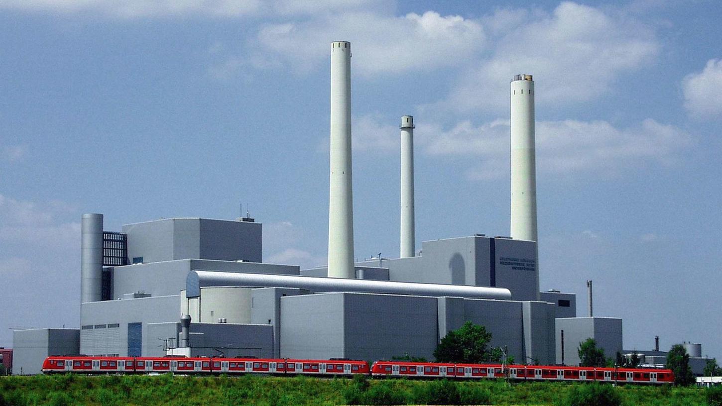 Der Wärmesektor ist mit knapp 35 Prozent der größte Verursacher von Treibhausgasen in Bayern. Das Münchner Heizkraftwerk München Nord liegt zwar idyllisch, verfeuert aber jährlich 800.000 Tonnen Steinkohle.