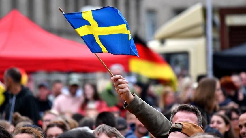 Freudentaumel auf der Freiheit: Fürth feiert Sieg gegen Schweden