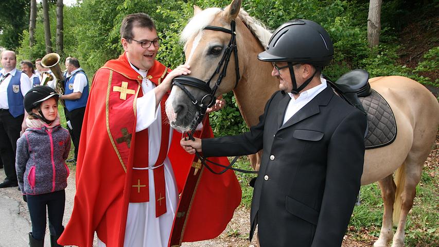 Pfarrer zu Pferde: Geistliches Gedenken beim Stephansritt in Moggast