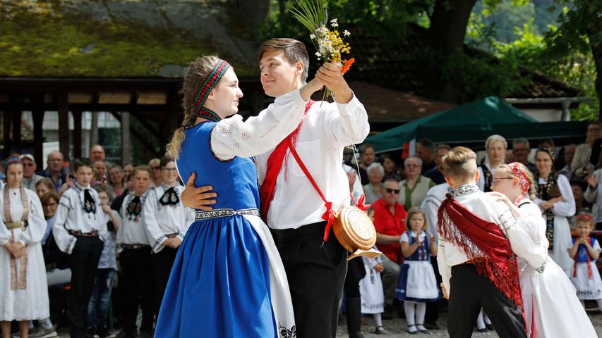Tanz und Kletterpartie im Weihersbach