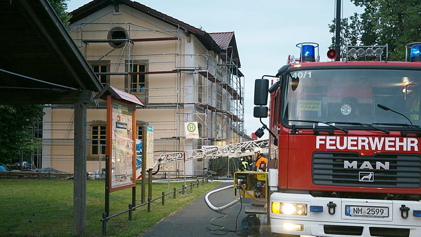 Brand in denkmalgeschütztem Bahnhof in Postbauer-Heng