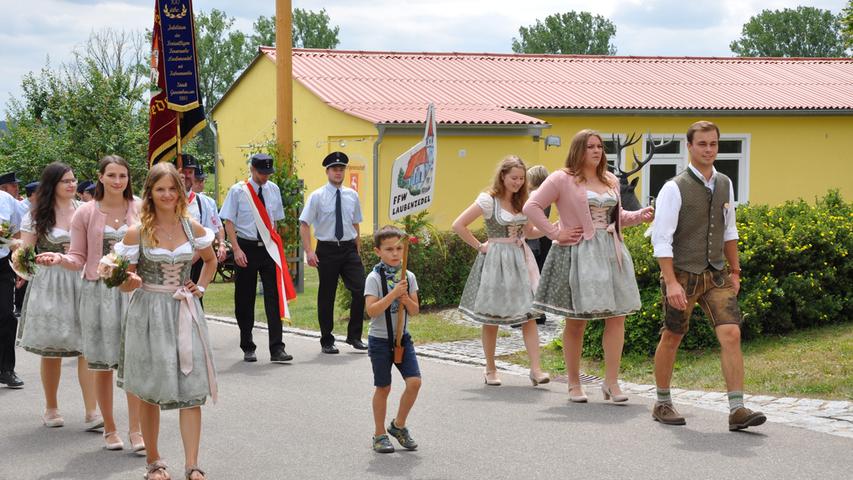 Die FFW Laubenzedel erschien mit ihren zauberhaften Festdamen.