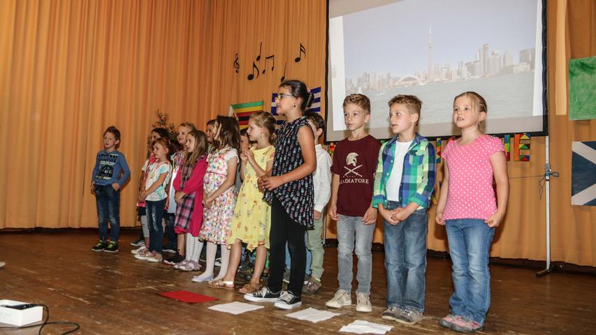 Schulfest in Heideck: Mit Hase Felix um die Welt
