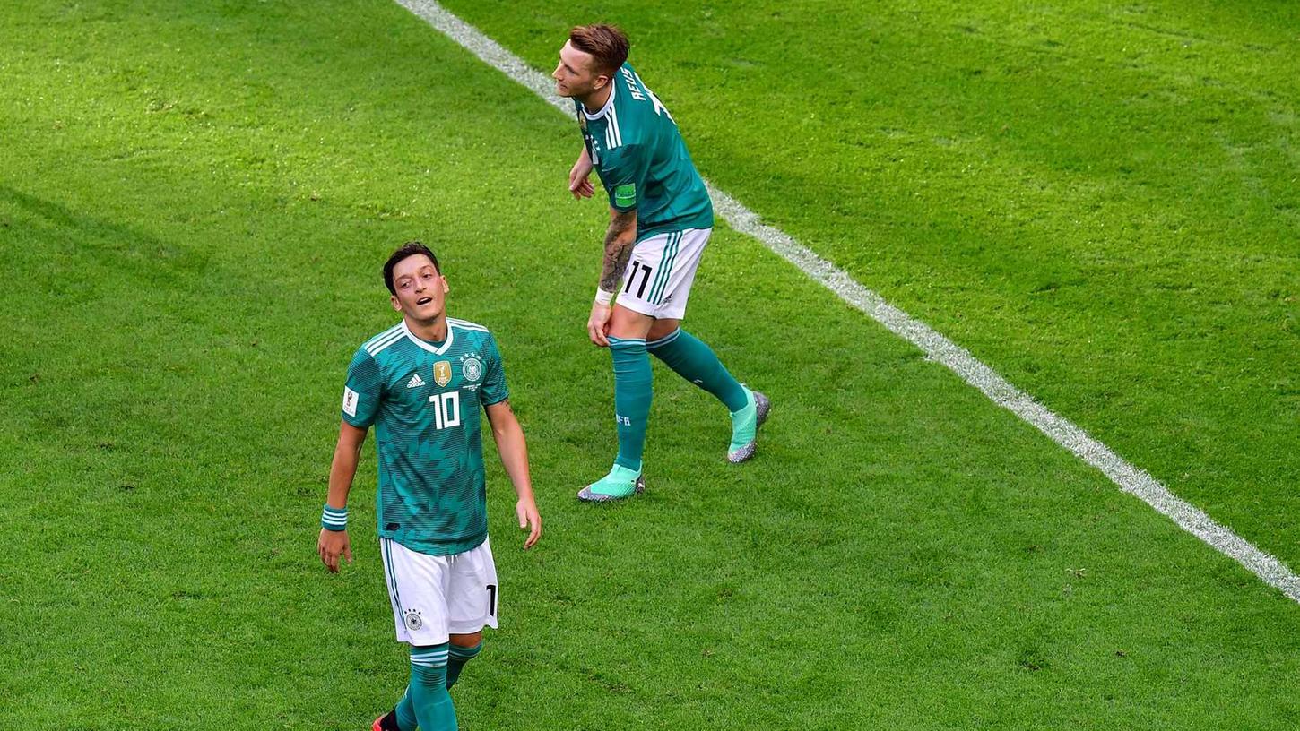 Diese Pleite hat Sportgeschichte geschrieben: Erstmals überhaupt ist Deutschland bei einer Fußball-Weltmeisterschaft in der Vorrunde ausgeschieden.