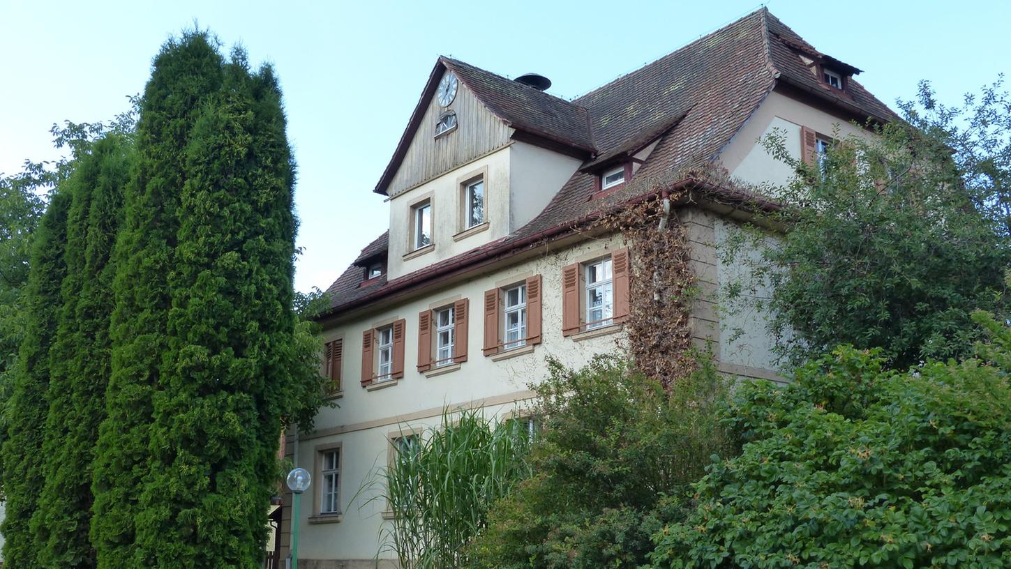 Die Sanierung des alten Schulhauses in Birkenreuth zu einem Gebäude für die Dorfgemeinschaft geht weiter.