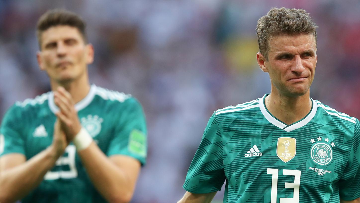 Nach der historischen WM-Blamage beginnt direkt die Aufarbeitung: Bayern-Star Thomas Müller macht in diesem Zusammenhang deutlich, dass die Erdogan-Affäre um Özil und den Ex-Nürnberger Ilkay Gündogan definitiv ein Störfeuer für das Turnier gewesen sei. Nach der historischen WM-Blamage beginnt direkt die Aufarbeitung: Bayern-Star Thomas Müller macht in diesem Zusammenhang deutlich, dass die Erdogan-Affäre um Özil und den Ex-Nürnberger Ilkay Gündogan definitiv ein Störfeuer für das Turnier gewesen sei.